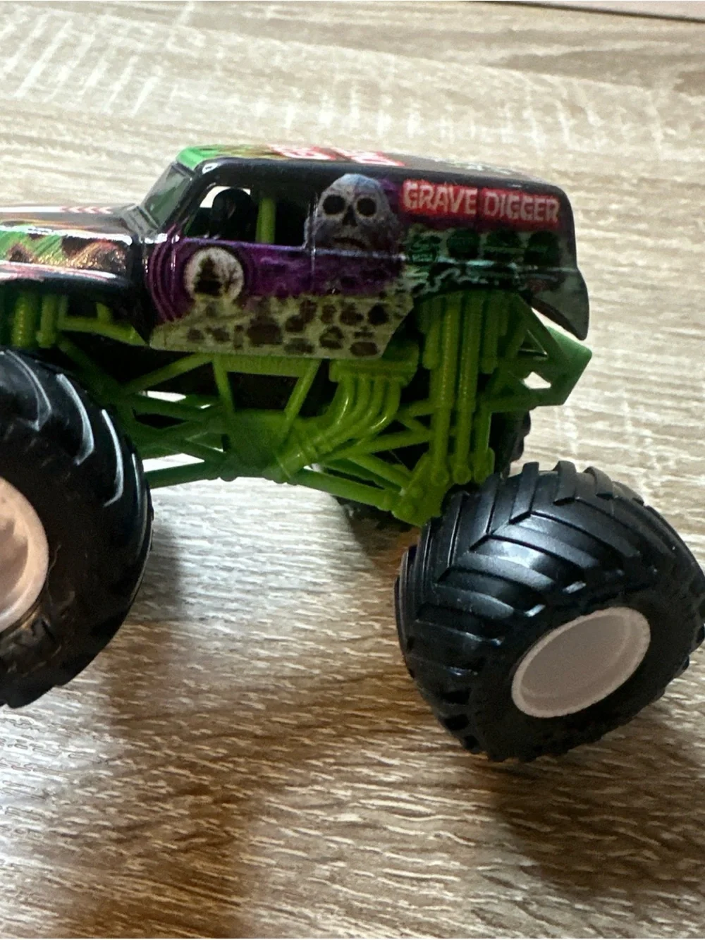 Hot Wheels Monster Jam Grave Digger 1:64 1/64 Monster Truck Black Green Die Cast